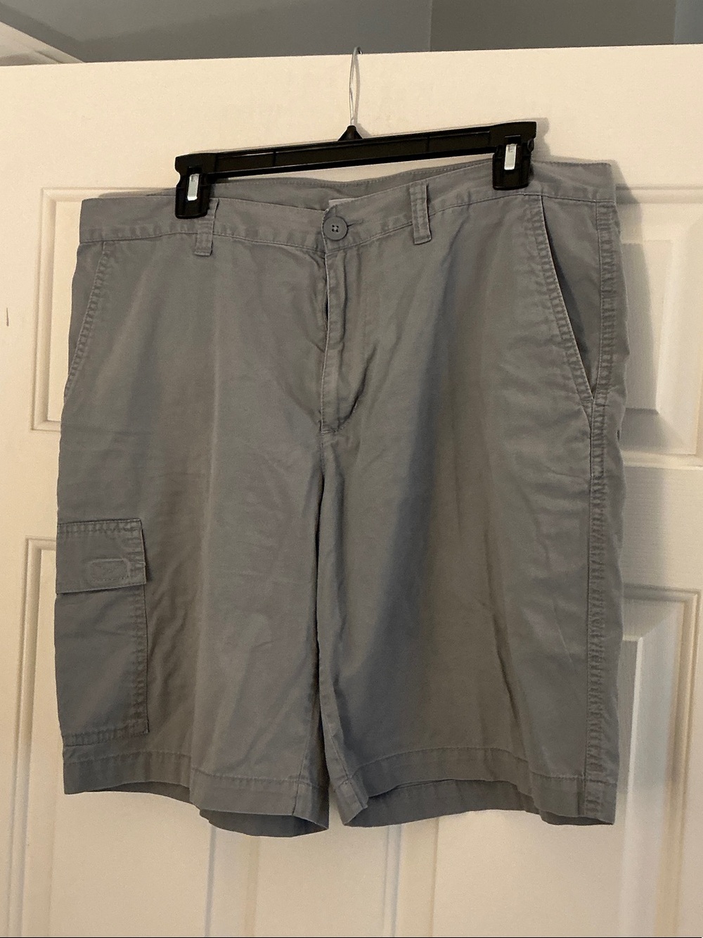 Columbia Men’s Gray 10” Cargo Shorts with Side Pocket size 36 waist